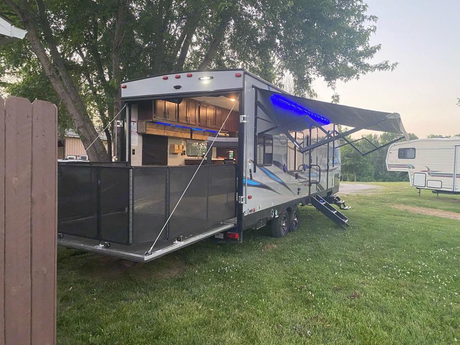 Eagles Nest Adventures RV Trailer Rentals - Platte City, MO