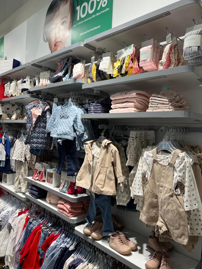 OKAIDI VOLKILAND VOLKETSWIL, Industriestrasse in Volketswil