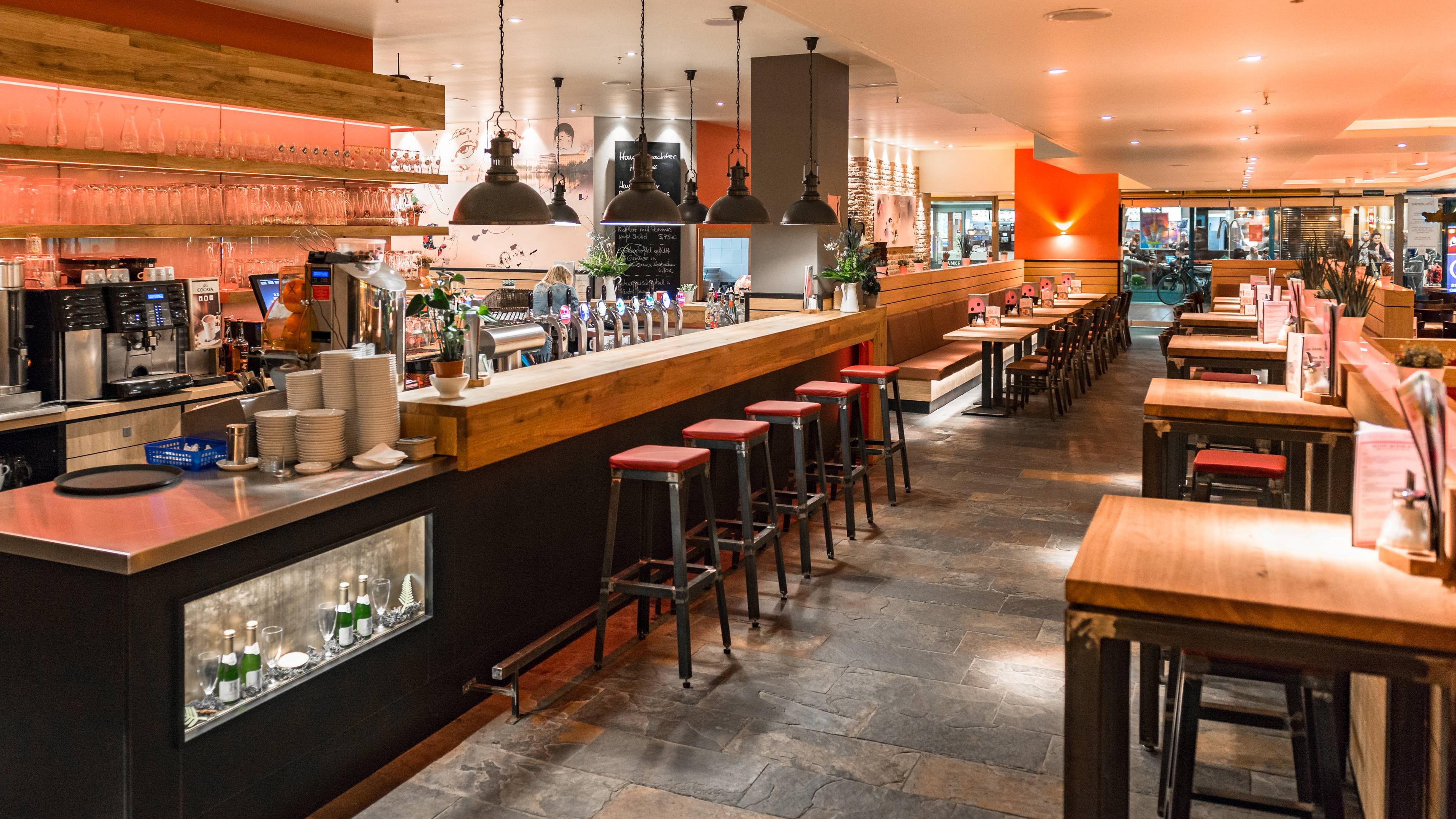 Schweinske Restaurant am Hamburger Hauptbahnhof / Wandelhalle / Hamburg Mitte - Schnitzel, Burger & Frühstück, Glockengießerwall in Hamburg