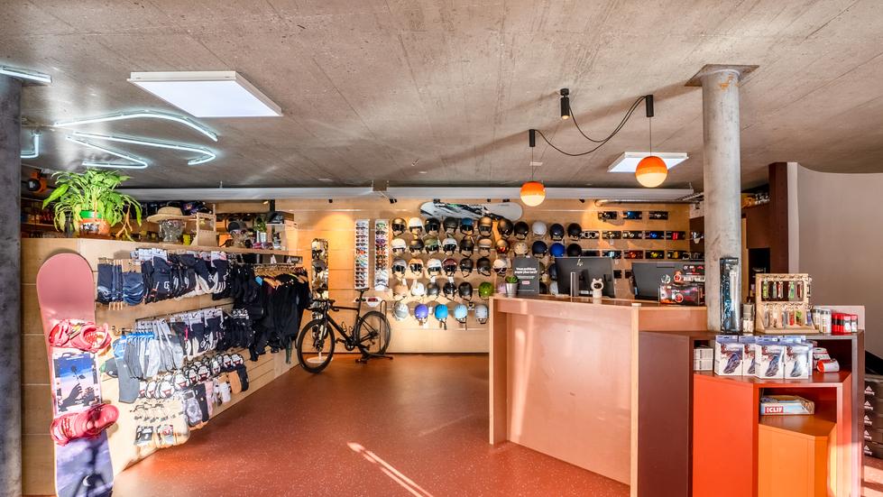 Backside Verbier | Ski & Snowboard Shop, Rue de Ransou in Bagnes