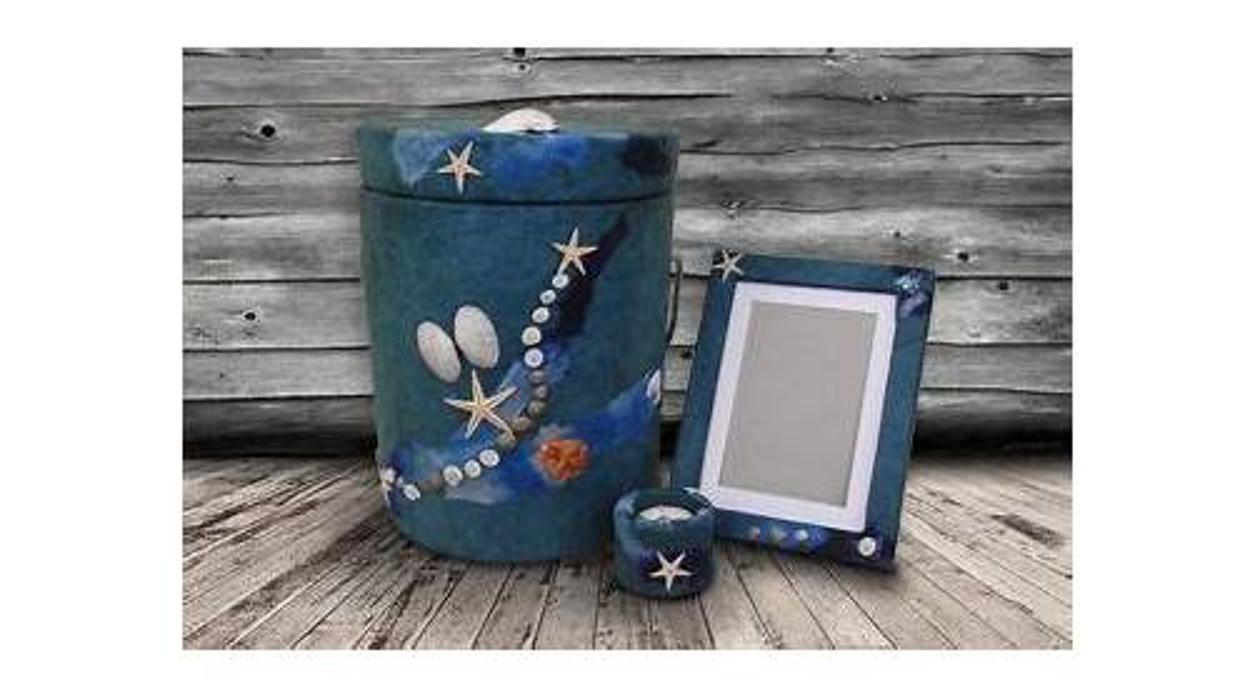 Gestaltete Urnen und Särge, Liebethaler Grund in Pirna