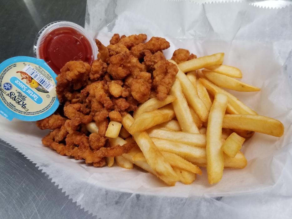 Sandy's Chill Spot Ice Cream & Seafood Restaurant Bellingham - Bellingham, MA