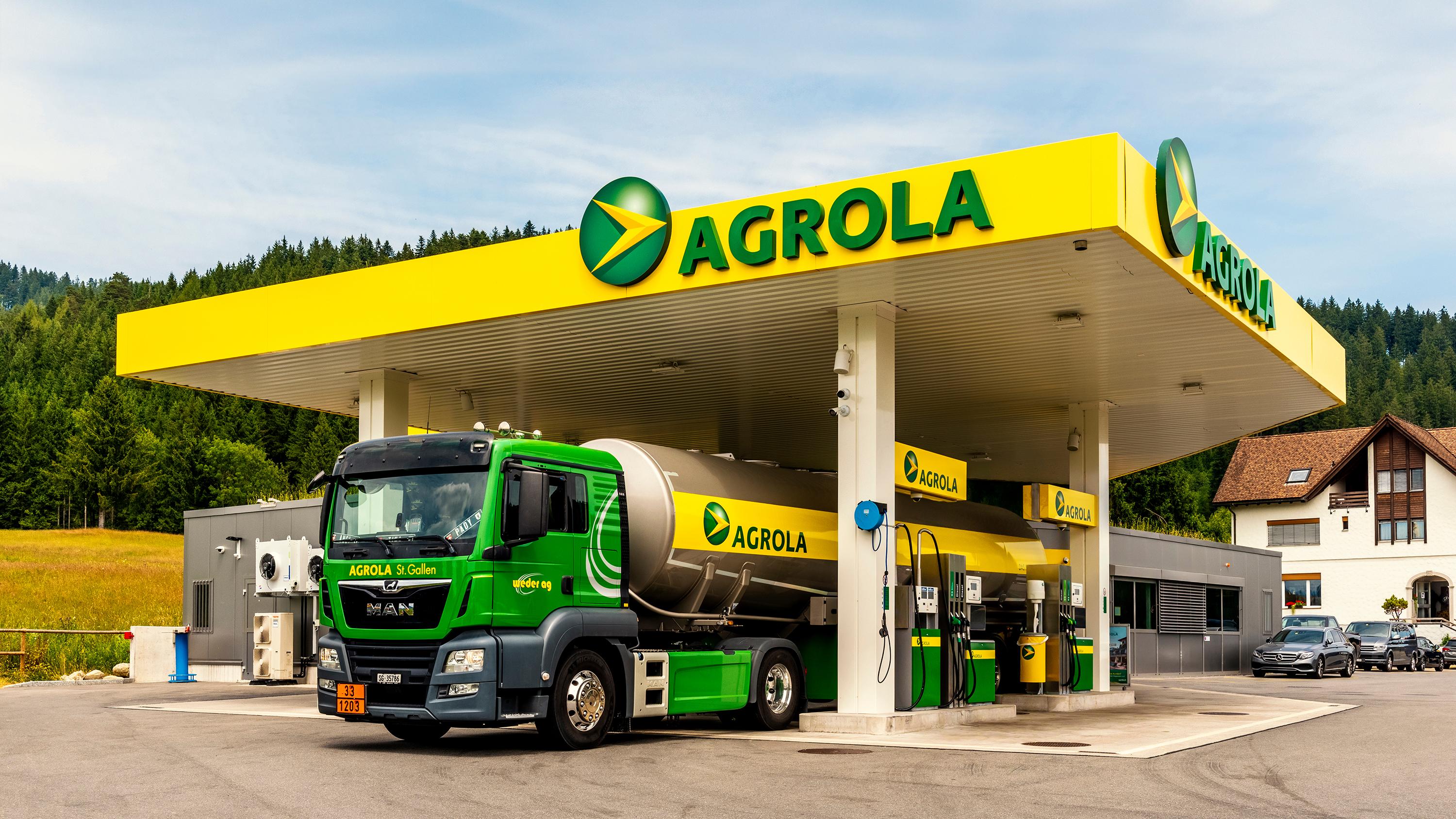 AGROLA Tankstelle & LAVEBA Shop Bennau, Schwyzerstrasse in Bennau