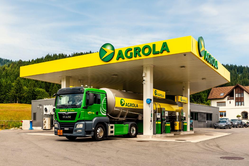 AGROLA Tankstelle & LAVEBA Shop Bennau, Schwyzerstrasse in Bennau