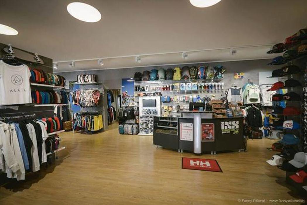 Avalanche Pro Shop, Place du Marché in Crans-Montana