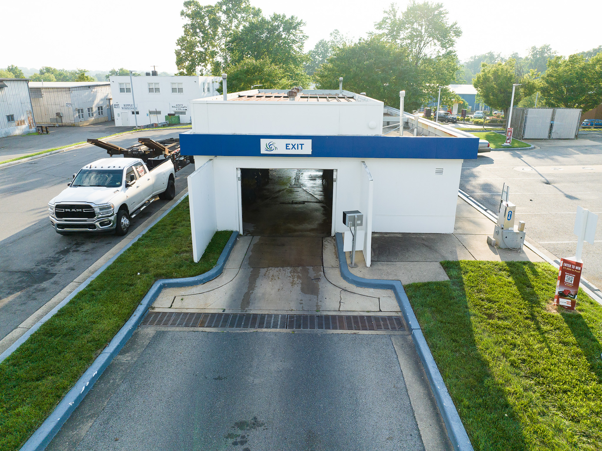 Get a car wash at the Splash In located at 15501 Marlboro Pike , Upper Marlboro, MD!