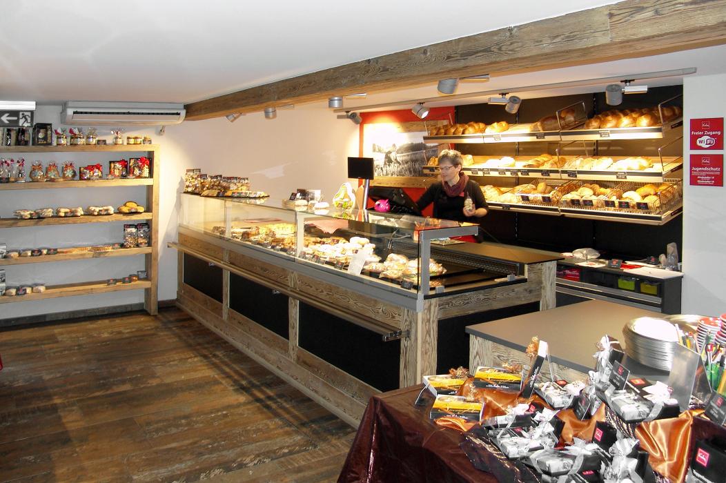 Kuhn Back & Gastro AG, Dorfstrasse in Brunnadern
