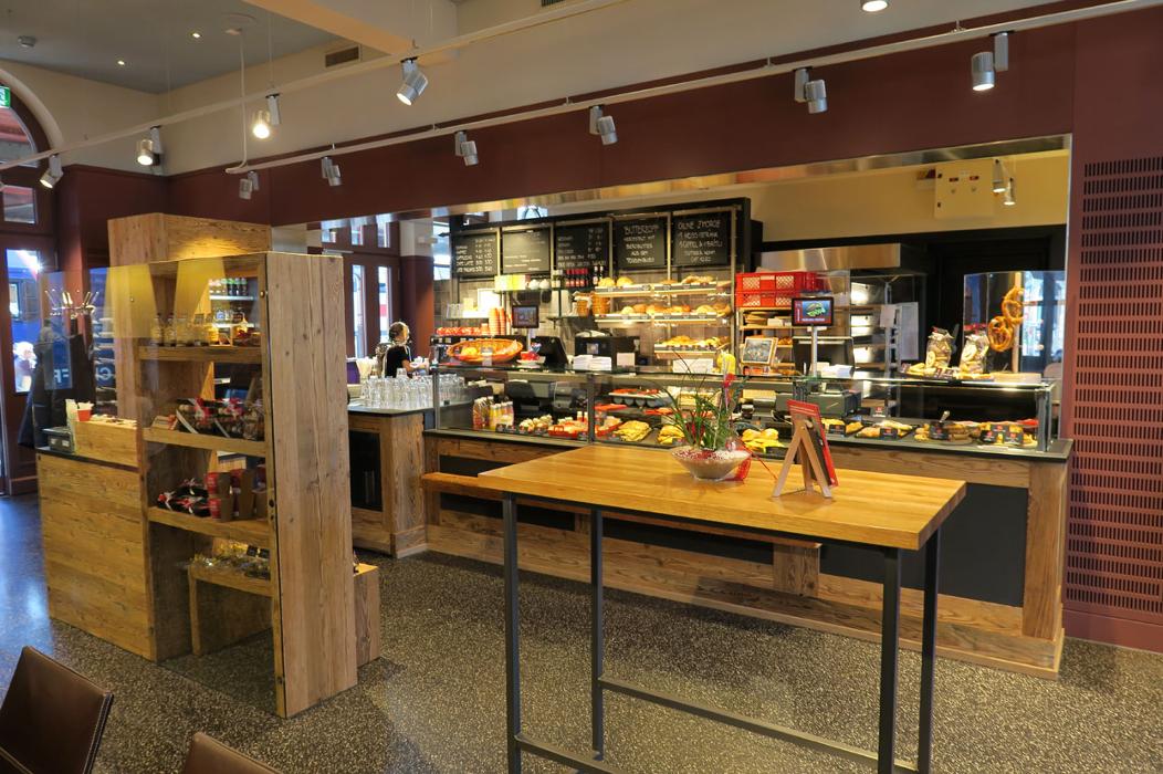 Kuhn Back & Gastro AG, Bahnhofplatz in Rapperswil-Jona