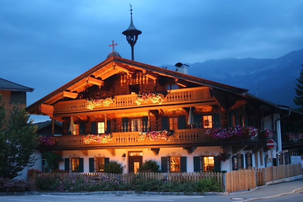 Pension und Ferienwohnungen Postbauer - Ellmau am Wilden Kaiser, Kirchplatz in Ellmau