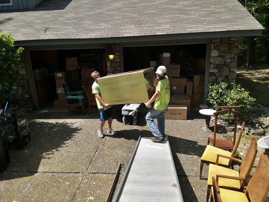 Distinguished Moving Services - Hot Springs National Park, AR