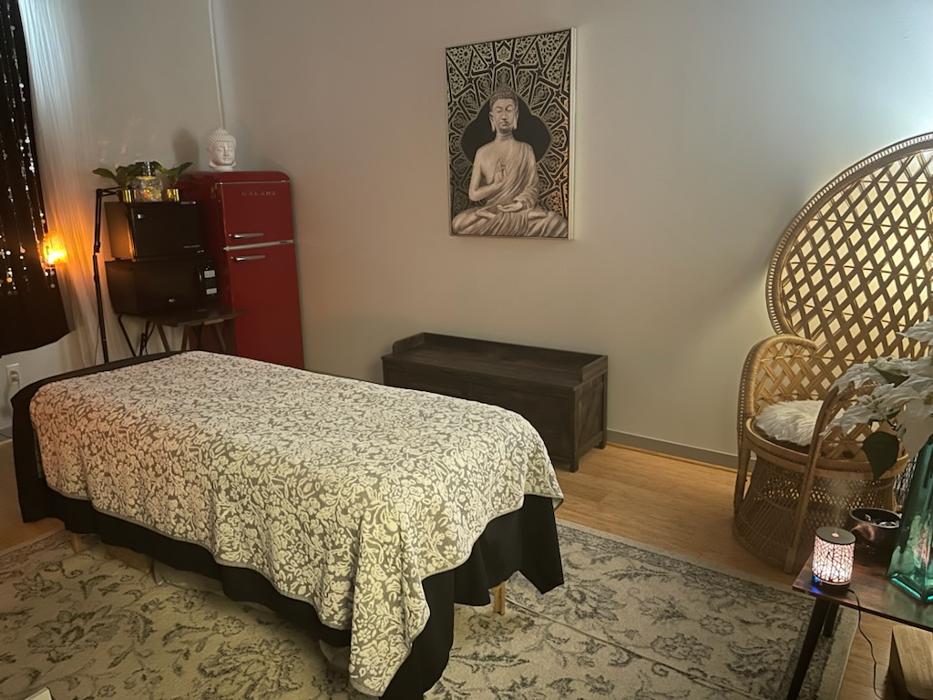 Champagne Ghost Spa - Ferndale, MI