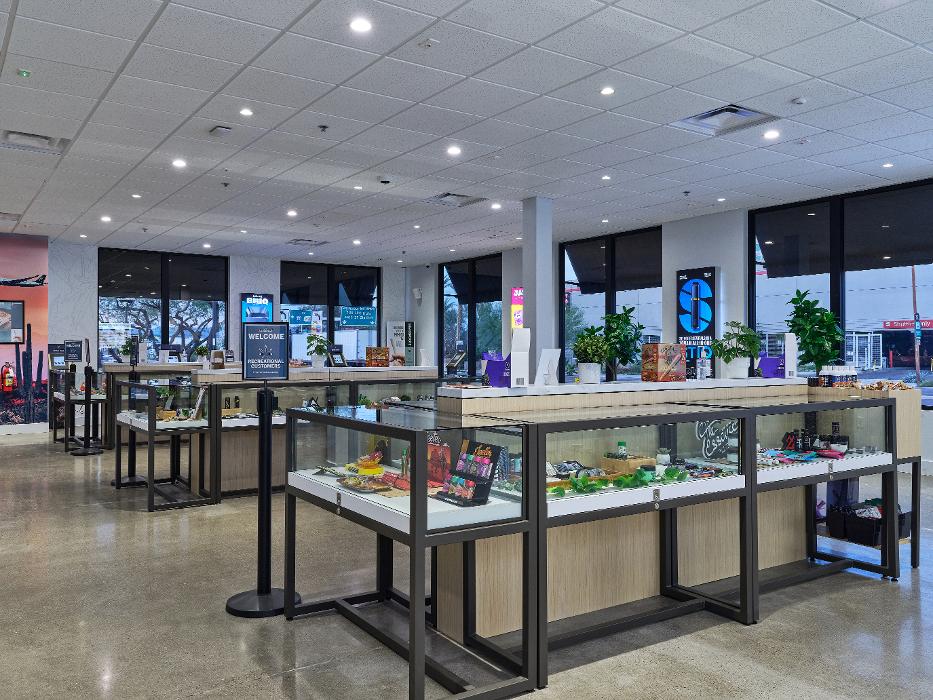 Curaleaf Dispensary Phoenix Airport - Phoenix, AZ