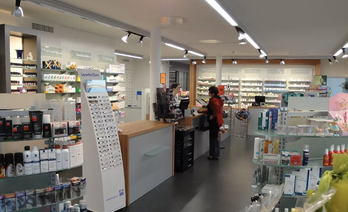 Apotheke Schützenmatte, Dorfstrasse in Belp