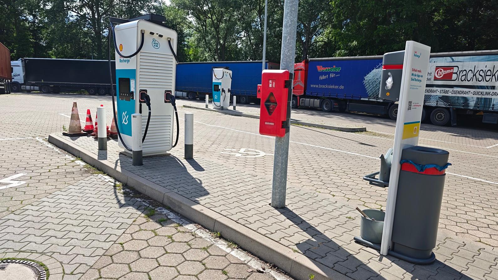Shell Recharge Charging Station, Georgswerder Bogen in Hamburg