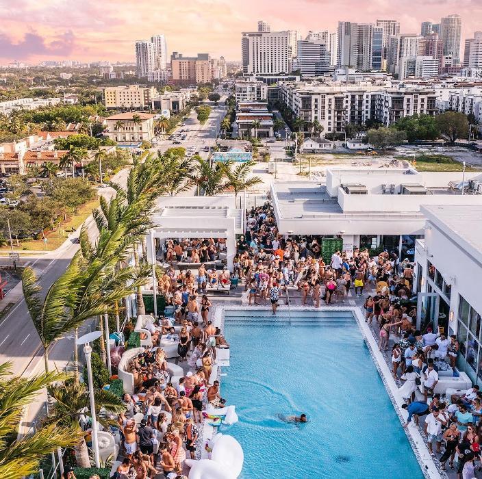 The Easton Rooftop Pool & Lounge - Fort Lauderdale, FL