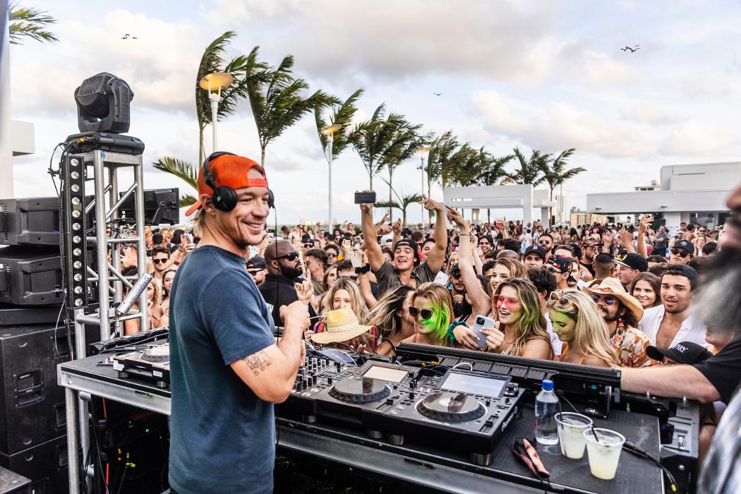 The Easton Rooftop Pool & Lounge - Fort Lauderdale, FL