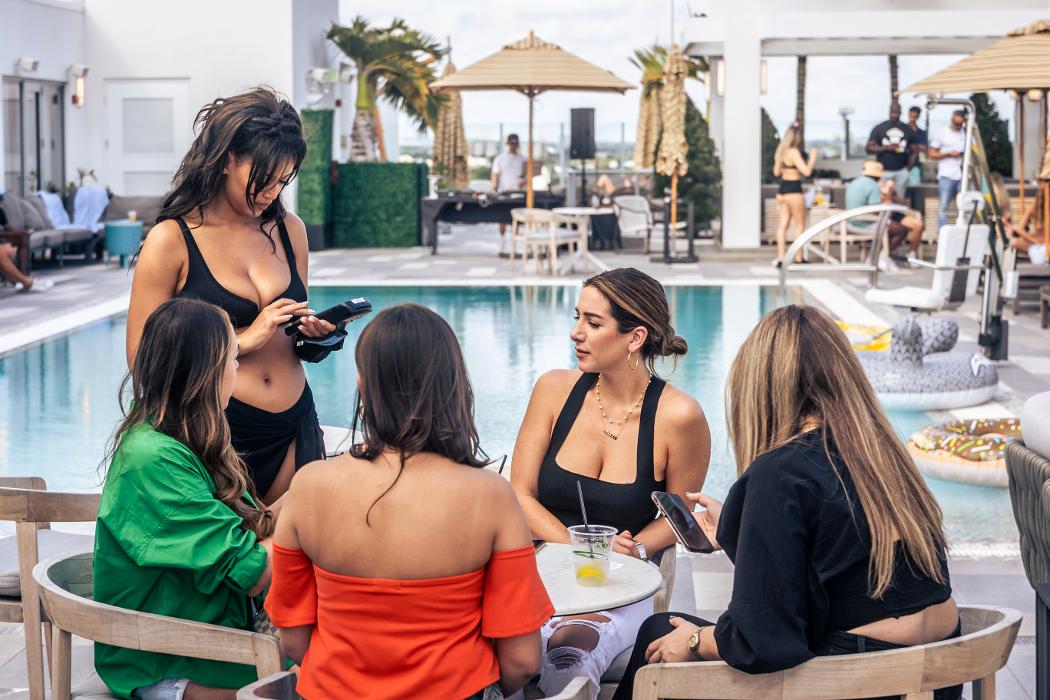 The Easton Rooftop Pool & Lounge - Fort Lauderdale, FL