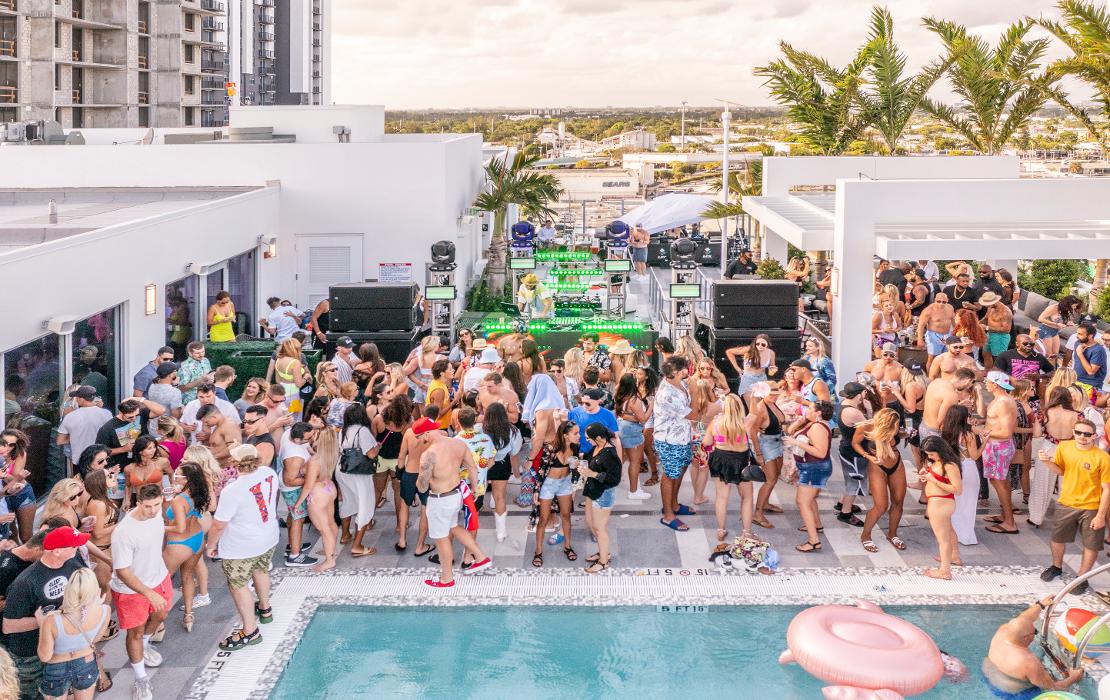 The Easton Rooftop Pool & Lounge - Fort Lauderdale, FL