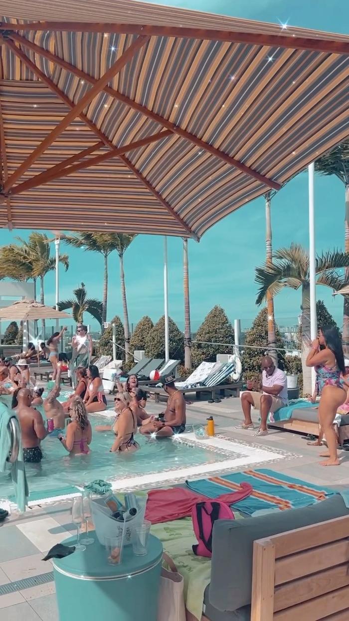The Easton Rooftop Pool & Lounge - Fort Lauderdale, FL