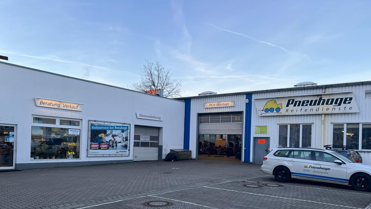 Pneuhage Reifen und Autoservice, Sophie-Charlotten-Straße in Berlin