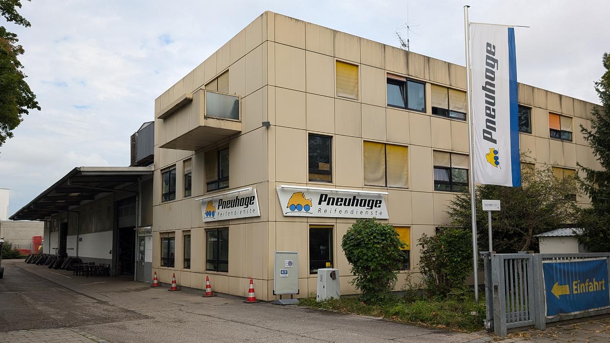 Pneuhage Reifen und Autoservice, Martin-Kollar-Straße in München