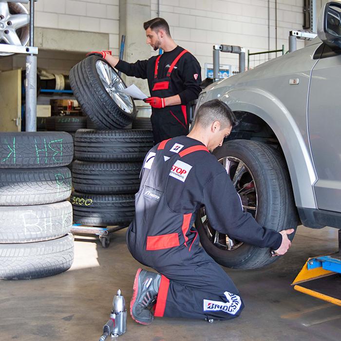 First Stop Reifen Auto Service, Am Königsfeld in Brakel