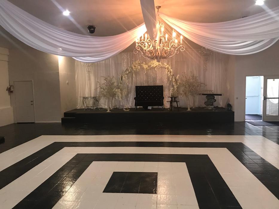 Queen Royal - Mesa, AZ