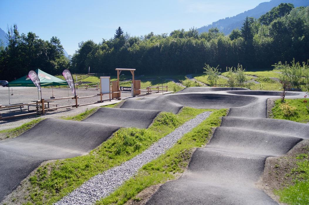Sporthaus Edinger Söll Zentrum, Dorf in Söll