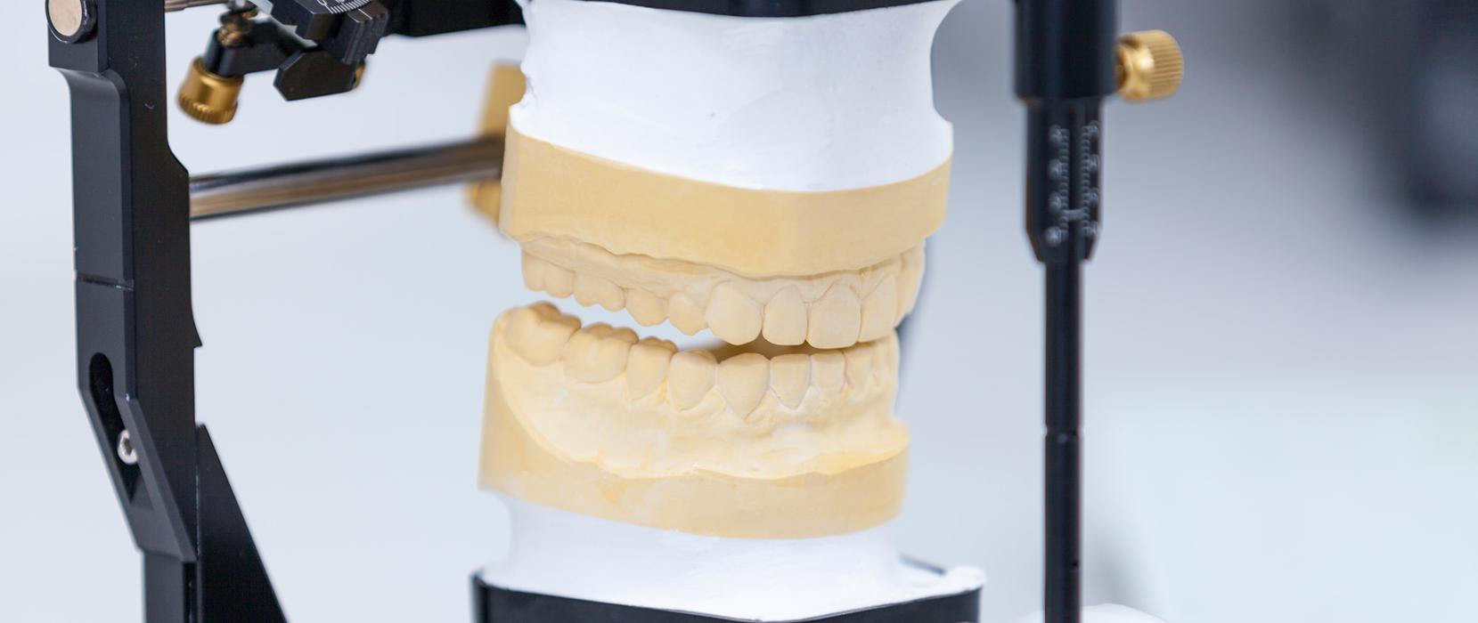 Praxis für Zahnheilkunde und Implantologie Dr. med. dent. Volker Adels, Meiringstraße in Düren