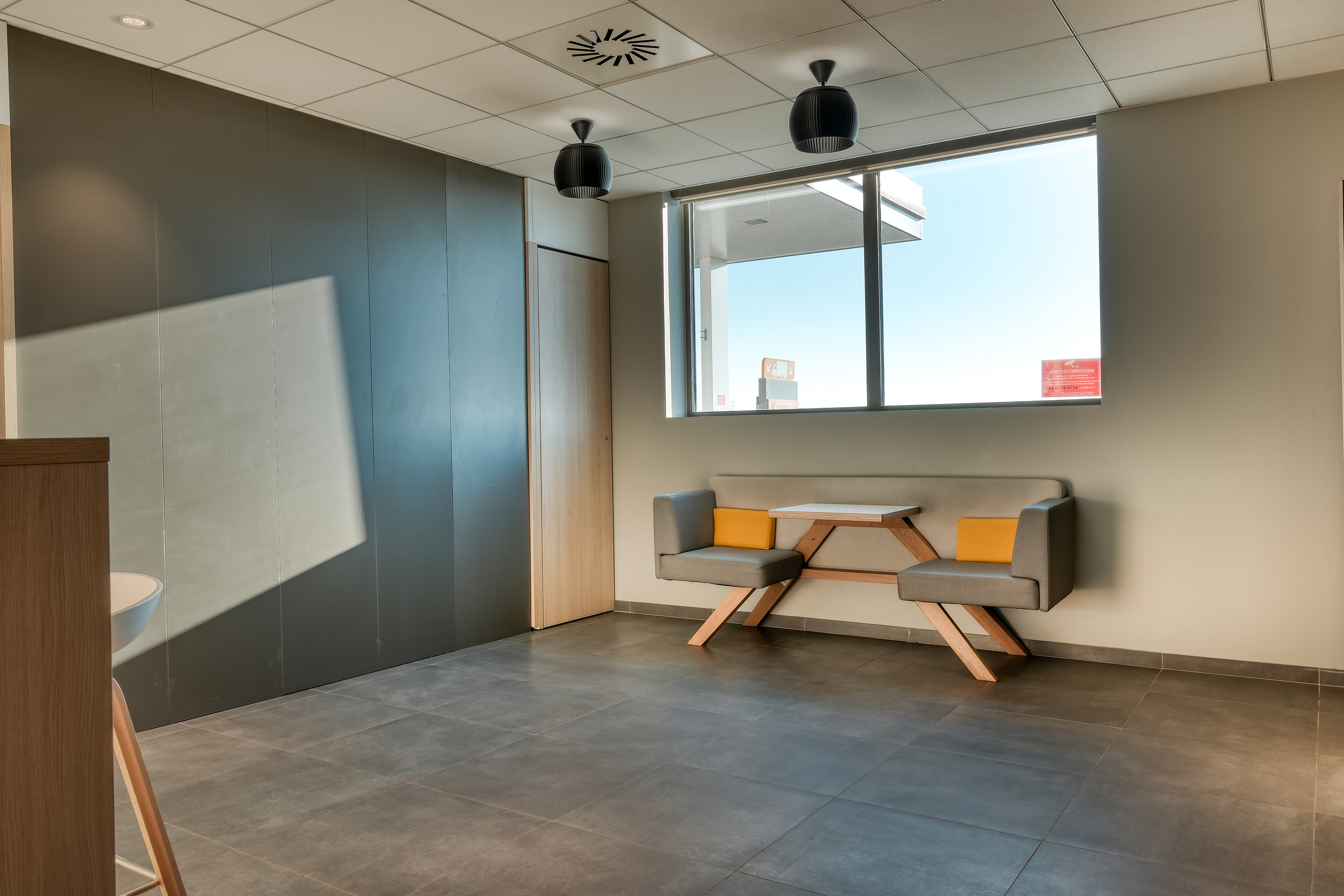 This is a picture representing NF080333 (FUELING) - RELAIS PLAINE FAVREUSE EST