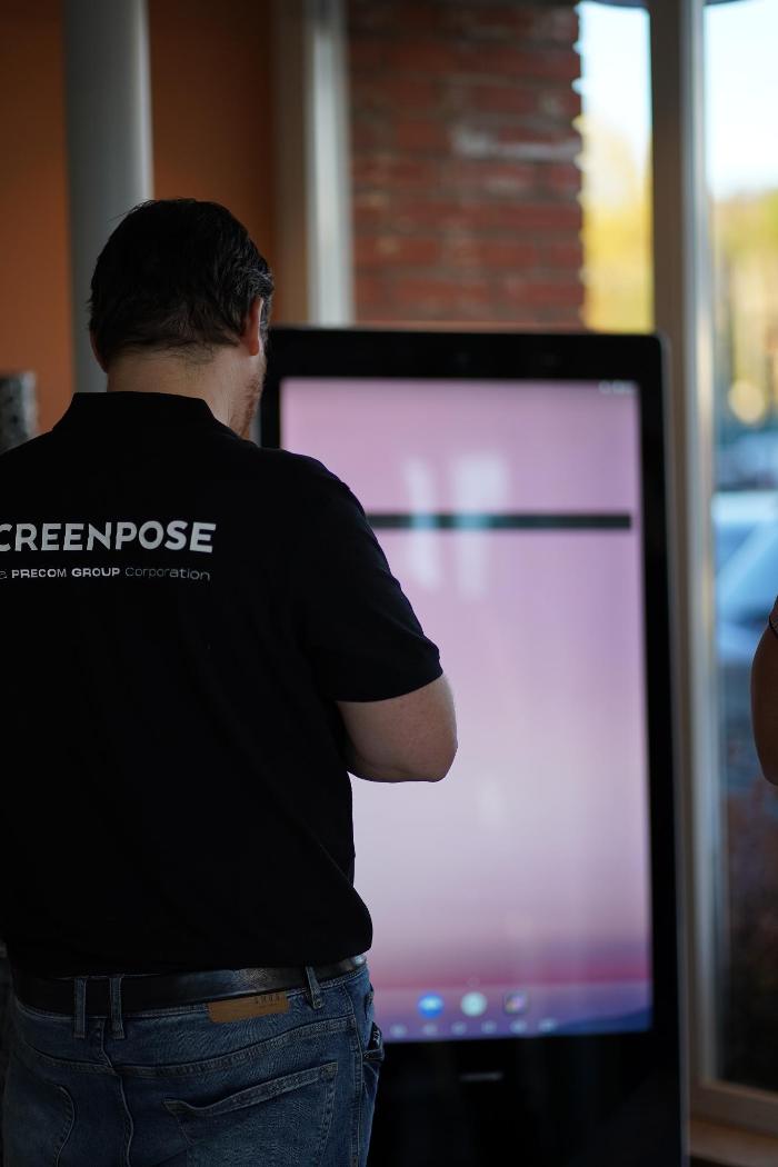 Screenpose, Bahnhofstrasse in Horw