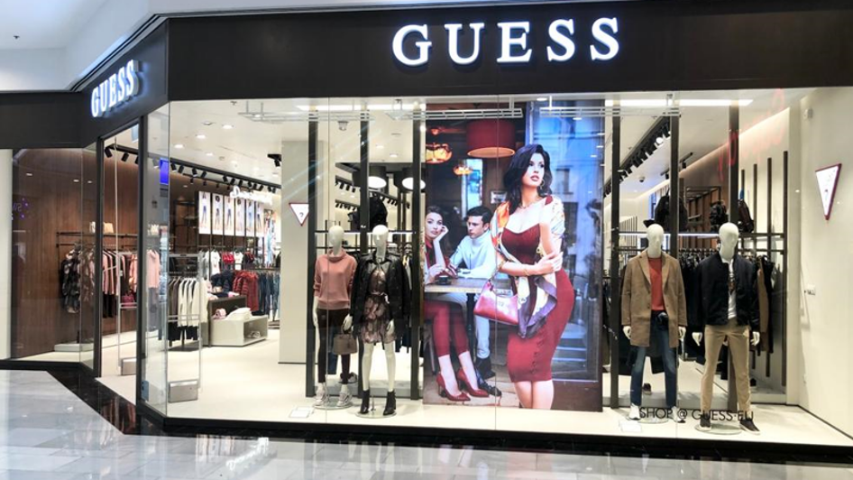 GUESS, Allee in Vösendorf