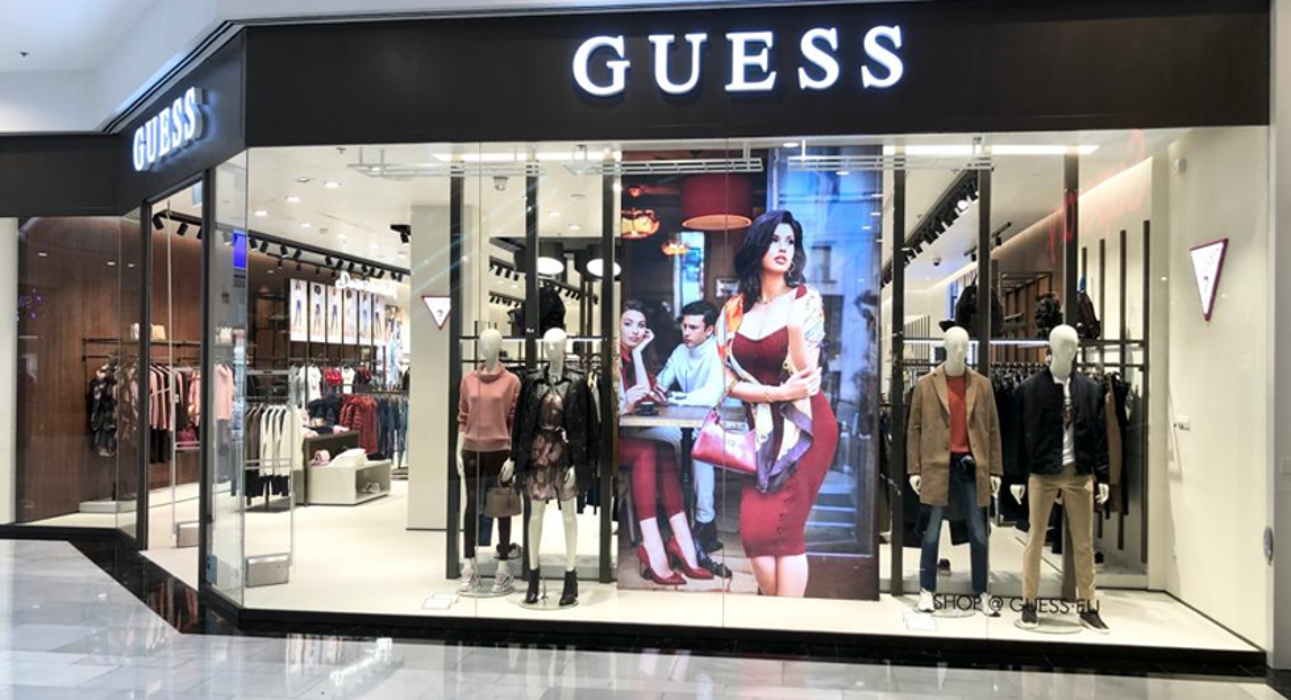 GUESS, Allee in Vösendorf