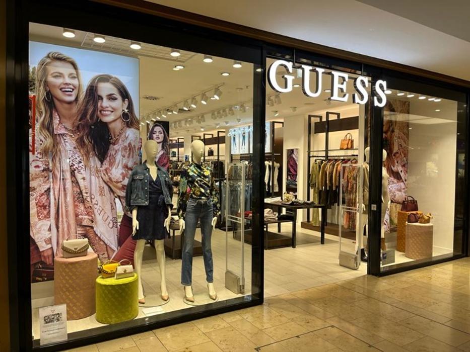 GUESS, Amraser-See-Straße in Innsbruck