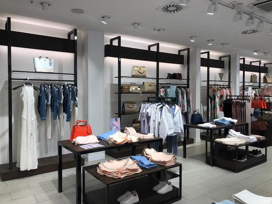 GUESS, Amraser-See-Straße in Innsbruck