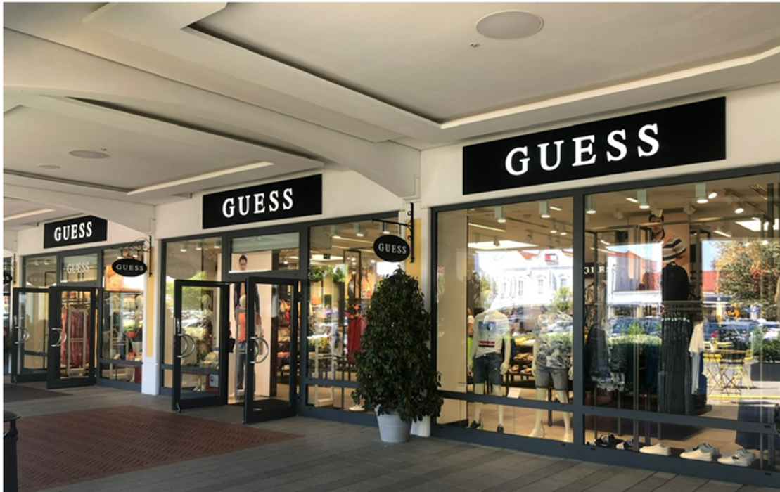 GUESS, Designer-Outlet-Straße in Parndorf