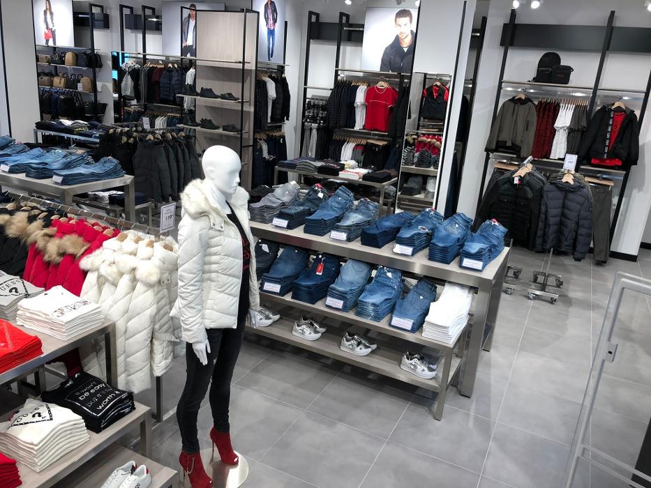 GUESS, Kasernenstraße in Himmelreich