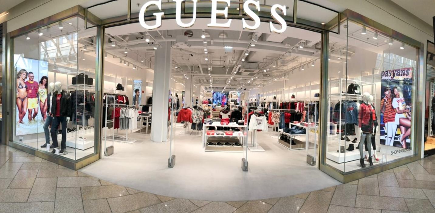 GUESS, Plus-Kauf-Straße in Pasching