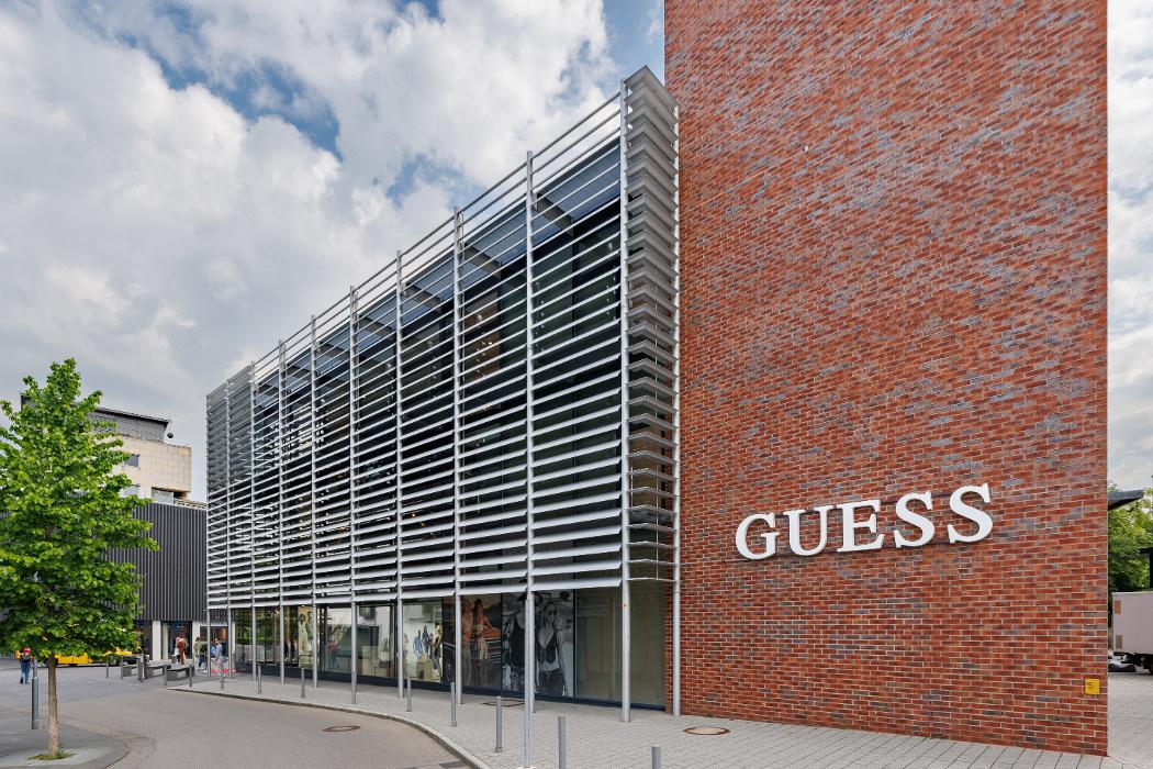 GUESS, Mühlstraße in Metzingen