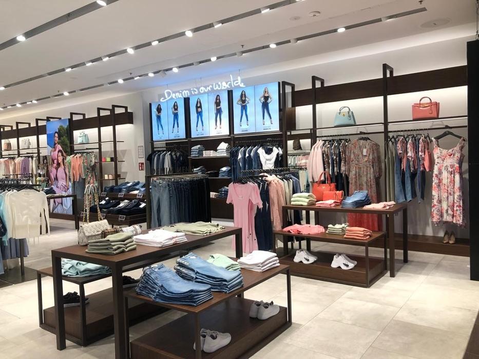 GUESS, Shoppingcity Seiersberg in Seiersberg