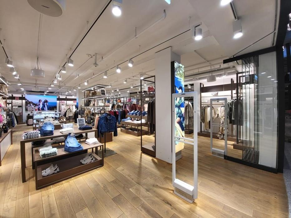 GUESS, Hochbergerstrasse in Basel