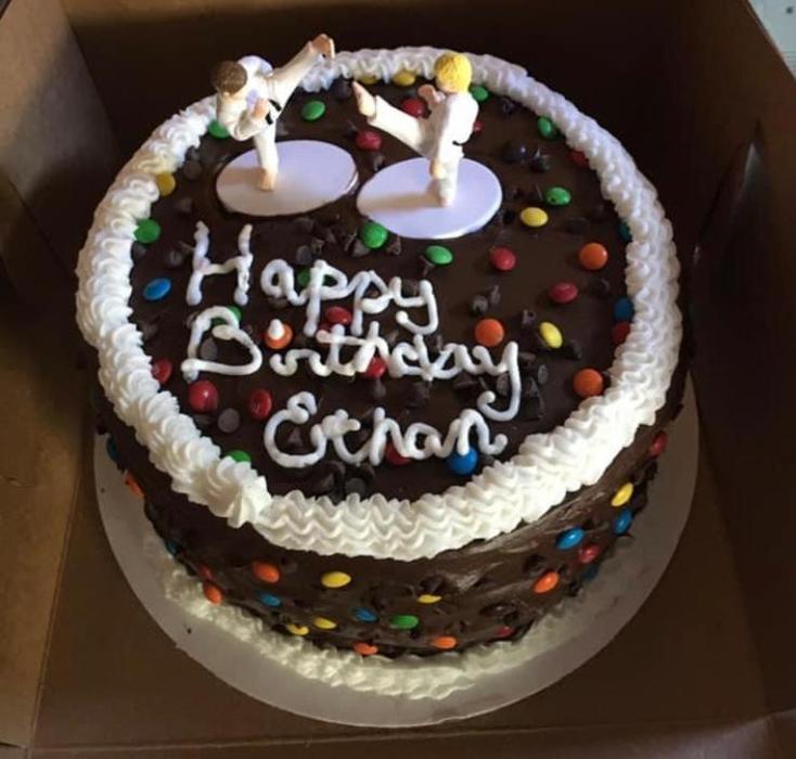 Delicious Delights Cakes LLC - Weidman, MI