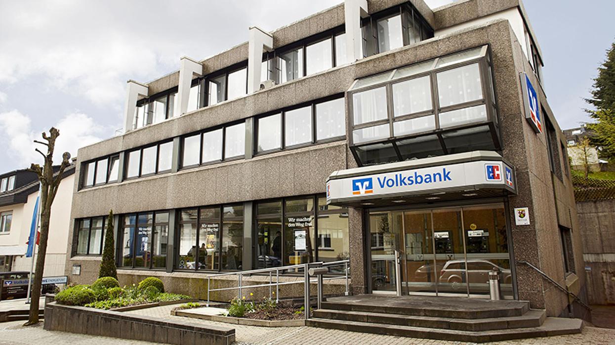 Volksbank Rheinahreifel Eg Filiale Daun Daun Abt Richard Strasse 13 Offnungszeiten Angebote