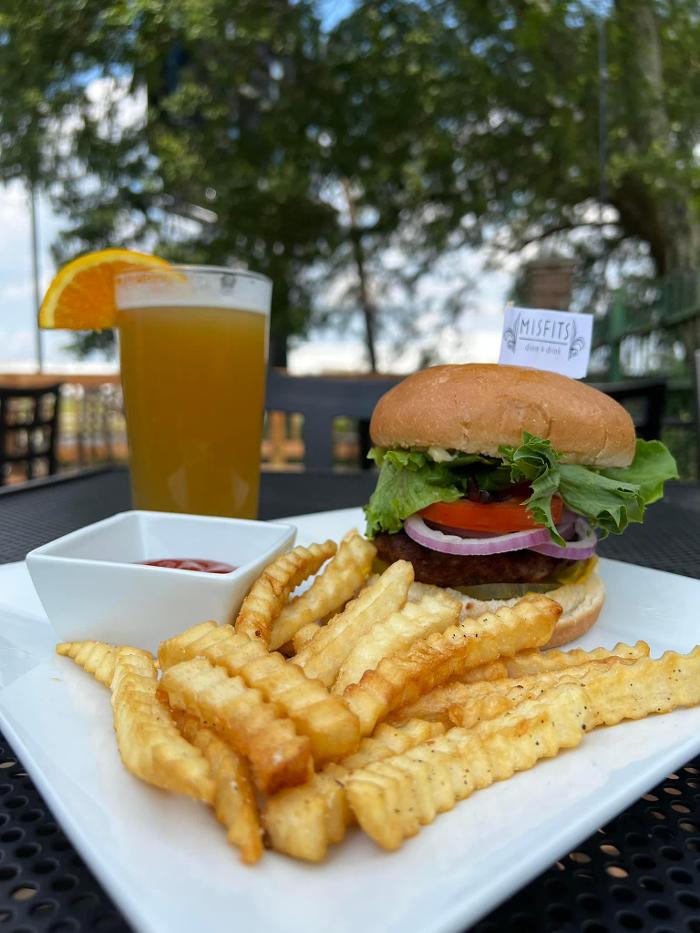 Misfits Dine And Drink - Broussard, LA