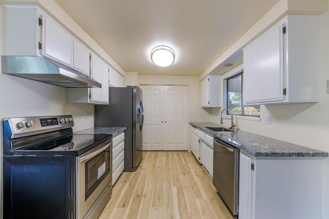 Red White & Blue Construction, LLC - Salem, OR