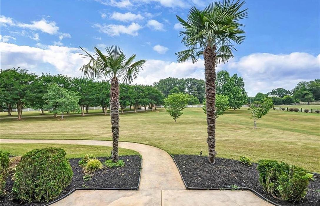 Mowtown Lawn Care - Powder Springs, GA