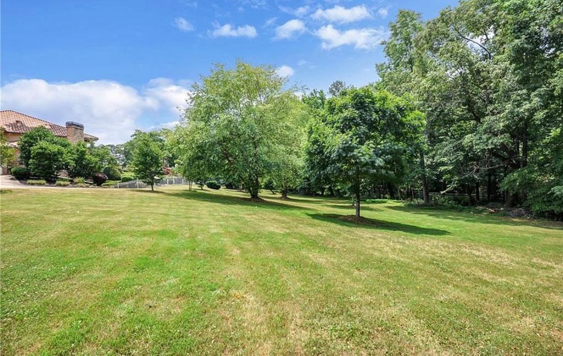 Mowtown Lawn Care - Powder Springs, GA
