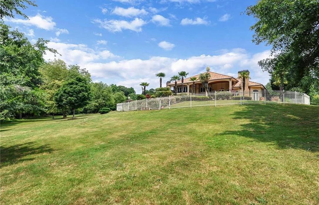 Mowtown Lawn Care - Powder Springs, GA