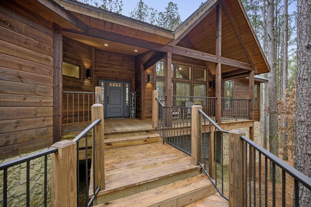 McIntyre Moonlit Mountain Cabins LLC - Broken Bow, OK