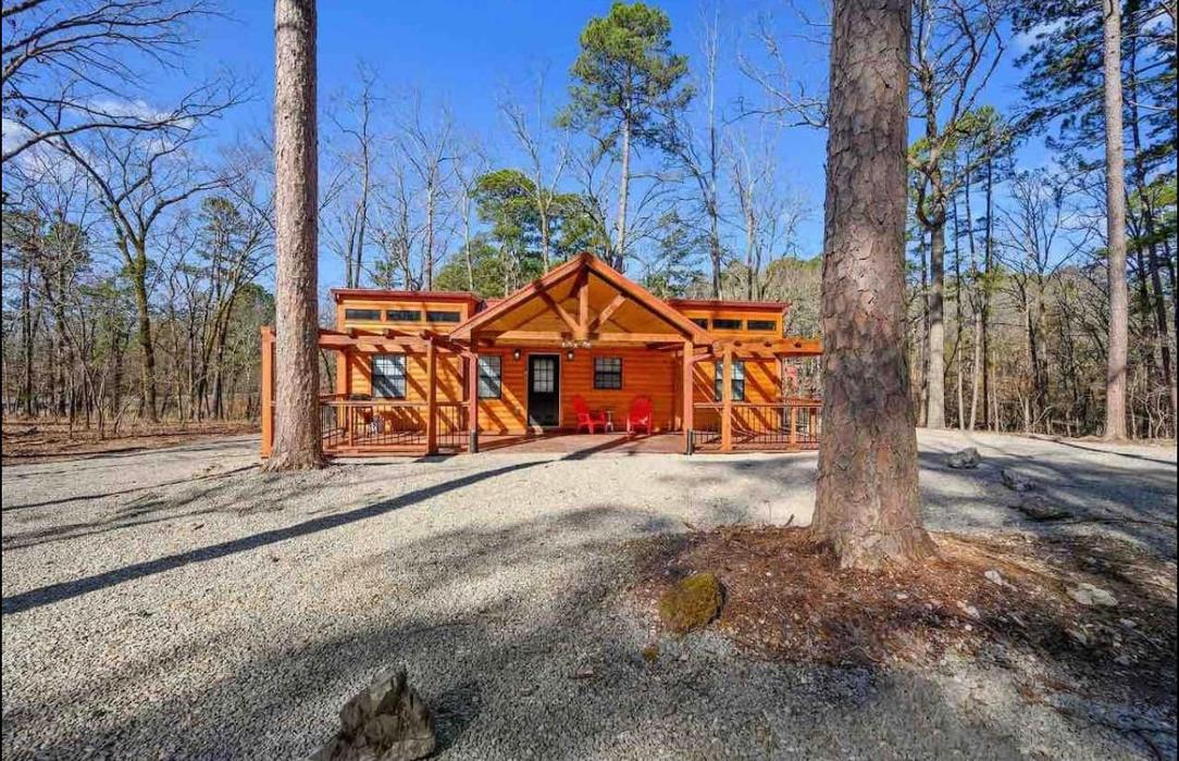 McIntyre Moonlit Mountain Cabins LLC - Broken Bow, OK